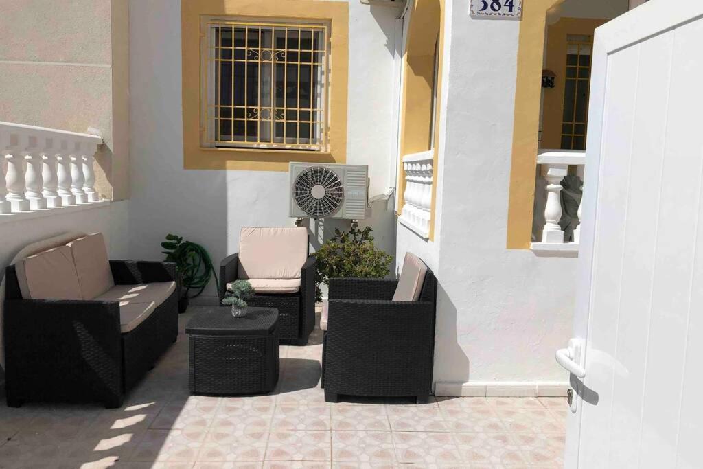 Apartamento Acogedor apartamento con piscina cerca a la playa Torrevieja Exterior foto